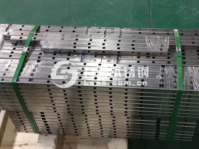 304方管切圓孔方孔_無錫激光切管加工